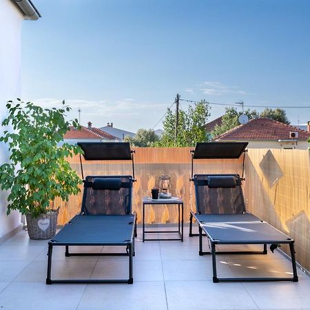 Apartment Paula With Private Jacuzzi And Parking- Near The Beach Zára Kültér fotó