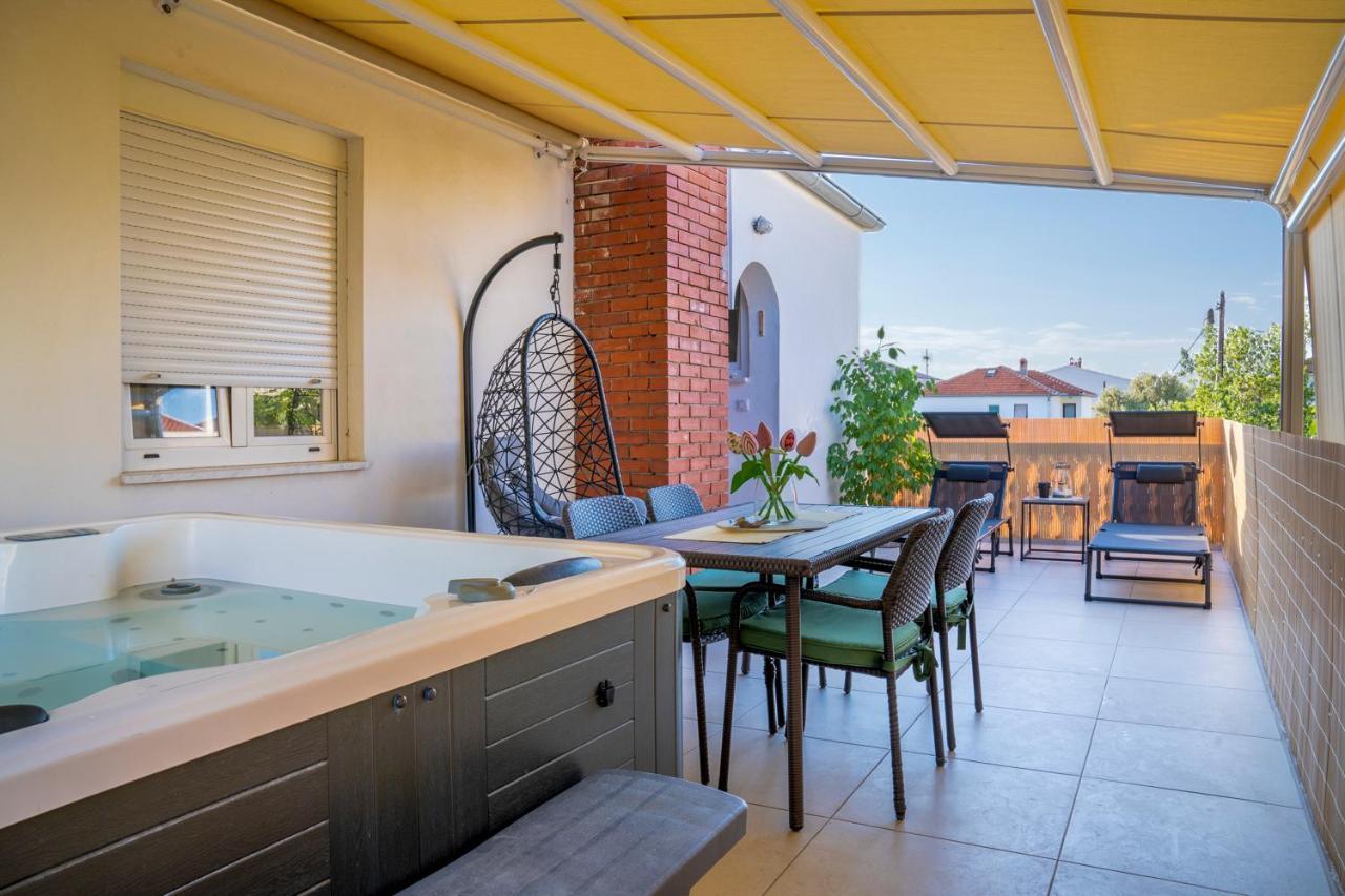 Apartment Paula With Private Jacuzzi And Parking- Near The Beach Zára Kültér fotó