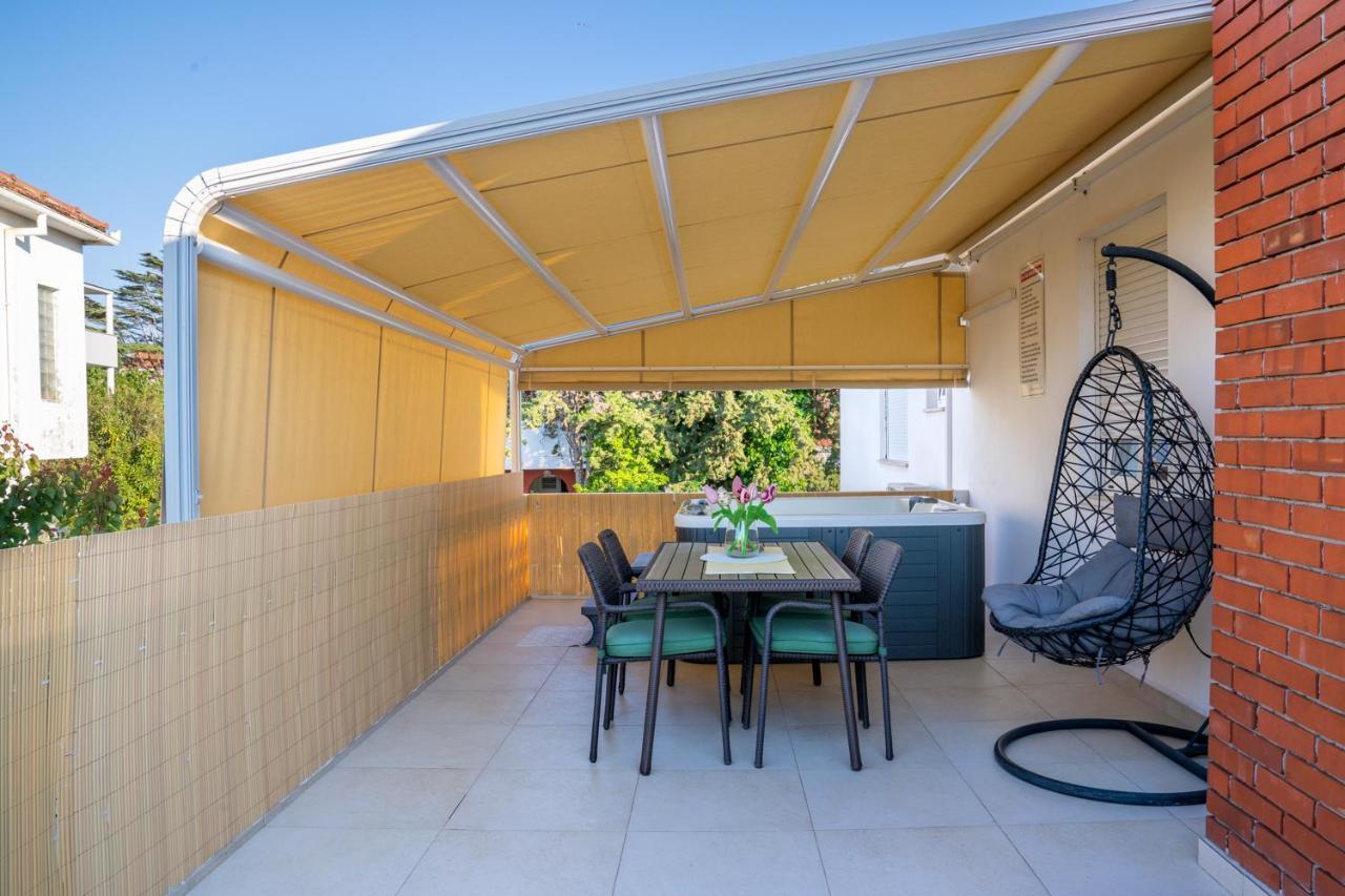 Apartment Paula With Private Jacuzzi And Parking- Near The Beach Zára Kültér fotó