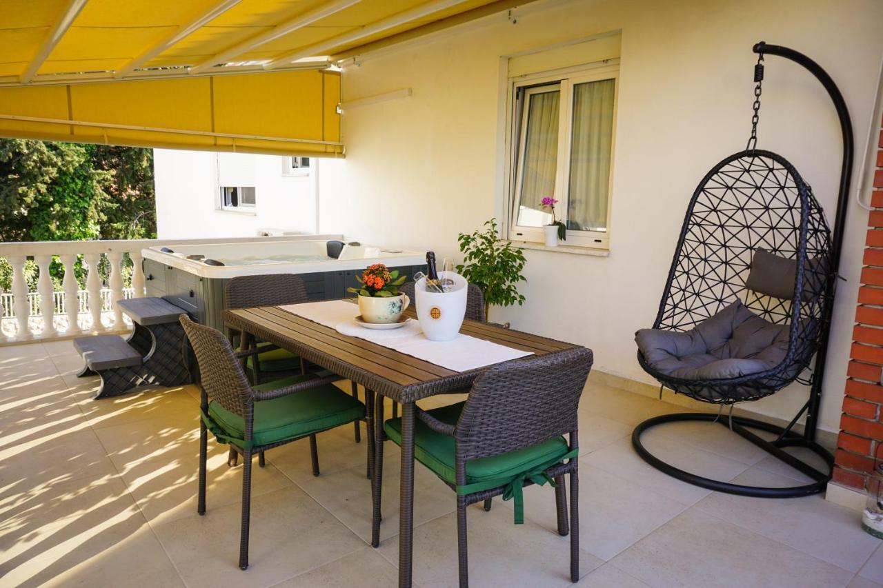 Apartment Paula With Private Jacuzzi And Parking- Near The Beach Zára Kültér fotó