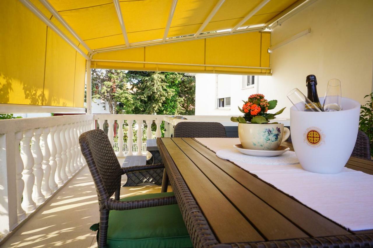 Apartment Paula With Private Jacuzzi And Parking- Near The Beach Zára Kültér fotó