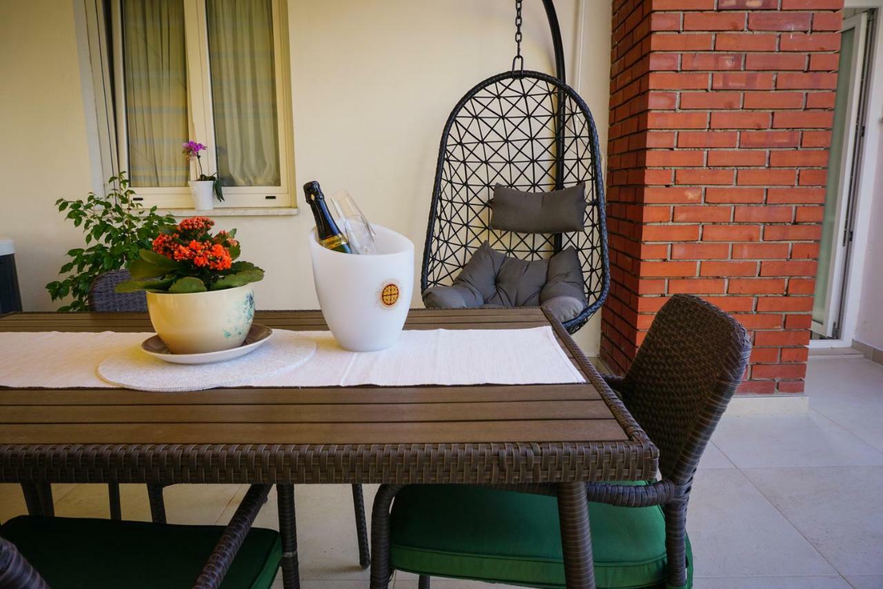 Apartment Paula With Private Jacuzzi And Parking- Near The Beach Zára Kültér fotó