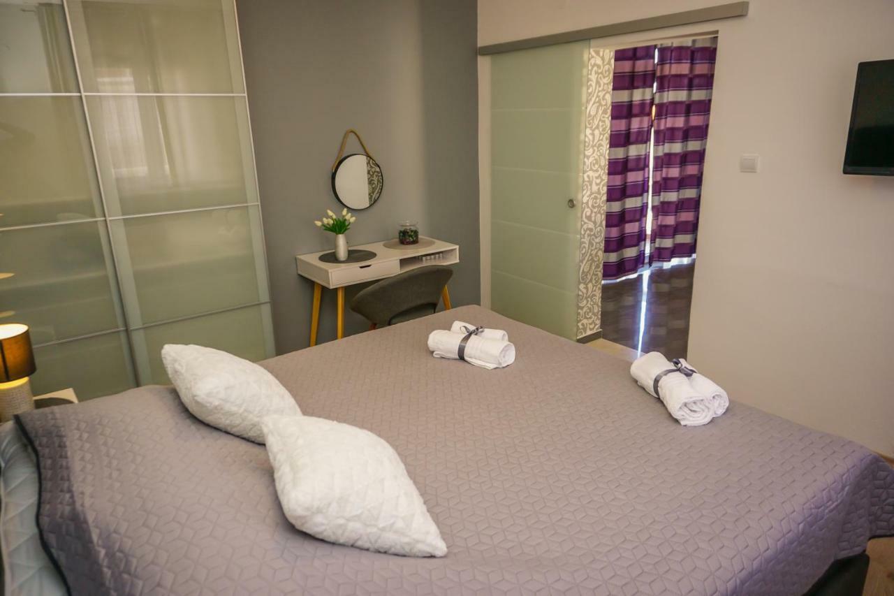 Apartment Paula With Private Jacuzzi And Parking- Near The Beach Zára Kültér fotó